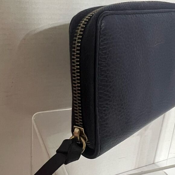 Authentic Gucci Pebbled Leather Wallet - Picture 2 of 9